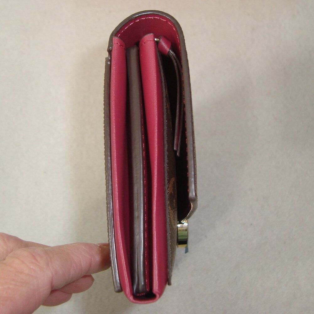 Designer-Look Wallet (Make Offer) - Picture 9 of 12